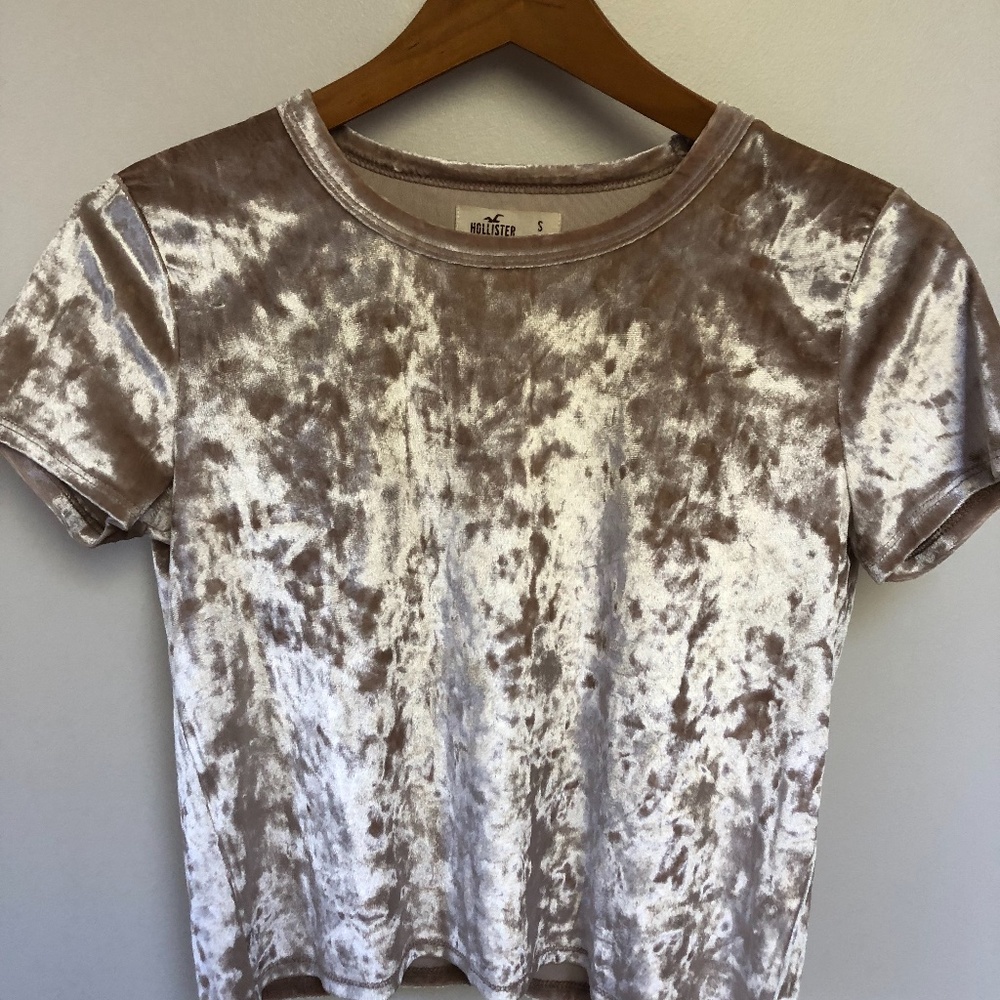 Hollister crushed platinum velvet top S